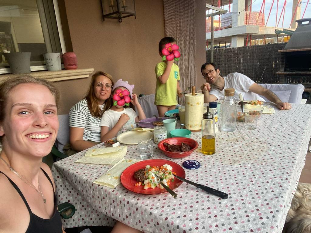 Jázmin summer au pair programja Spanyolországban_családdal vacsora